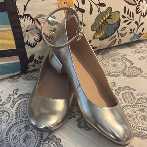 Women's Gold “Bandolino” Ankle Strap Flats Sz 8M